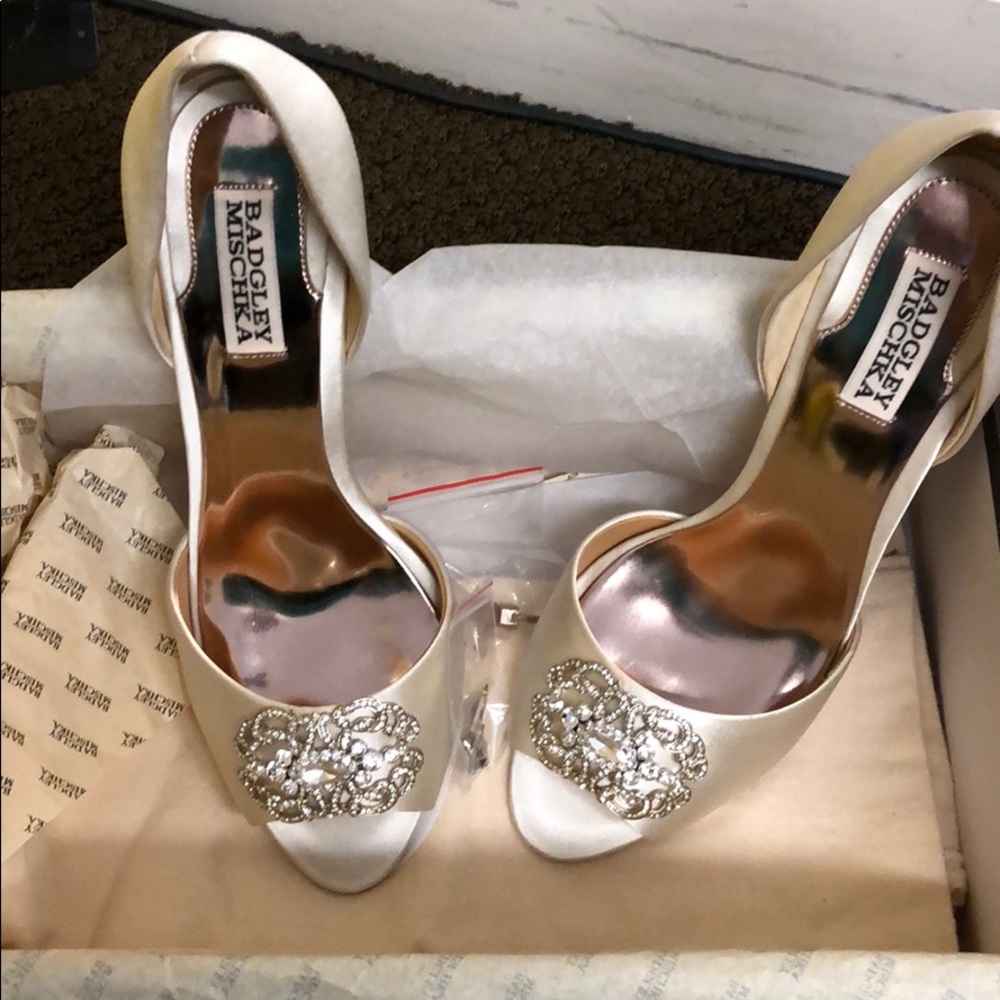 Badgley Mischka Seneca Ivory Satin